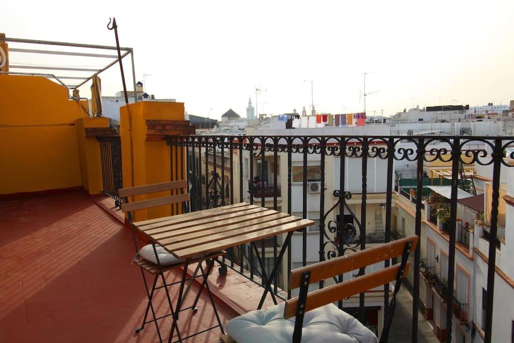 Suite Puerta Osario Con Terraza Seville Exterior photo